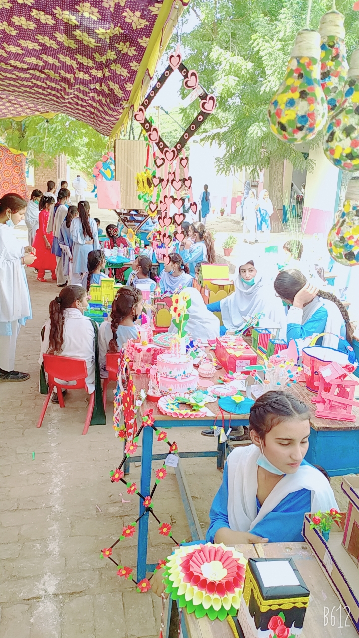 عالمی یوم سائنس کے موقع پر گورنمنٹ گرلز ہائی سکول چک نمبر 109/ 1 ایل، خان پور، ضلع رحیم یار خان خصوصی تقریب کا انعقاد کیا گیا جس کے مہمانان خصوصی ڈاکٹر شمسہ کنول اور ڈاکٹر فرخ منصور جنجوعہ تھے