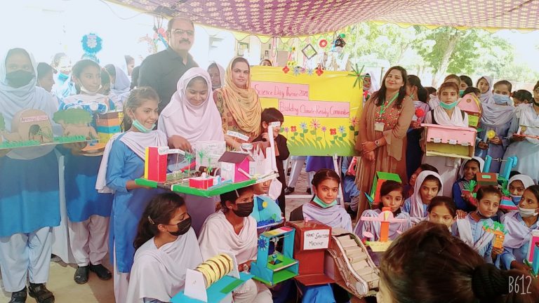 عالمی یوم سائنس کے موقع پر گورنمنٹ گرلز ہائی سکول چک نمبر 109/ 1 ایل، خان پور، ضلع رحیم یار خان خصوصی تقریب کا انعقاد کیا گیا جس کے مہمانان خصوصی ڈاکٹر شمسہ کنول اور ڈاکٹر فرخ منصور جنجوعہ تھے